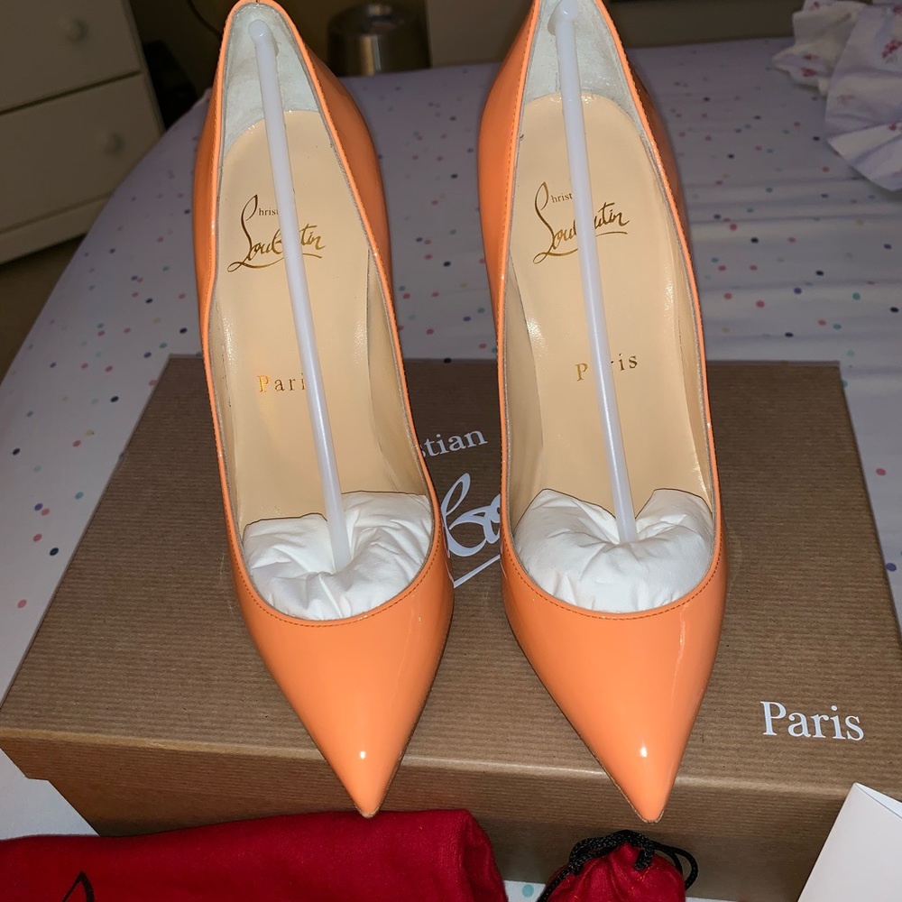 Christian Louboutin red bottom - Picture 2 of 7